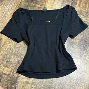 🖤Cute squared neck crop top🖤